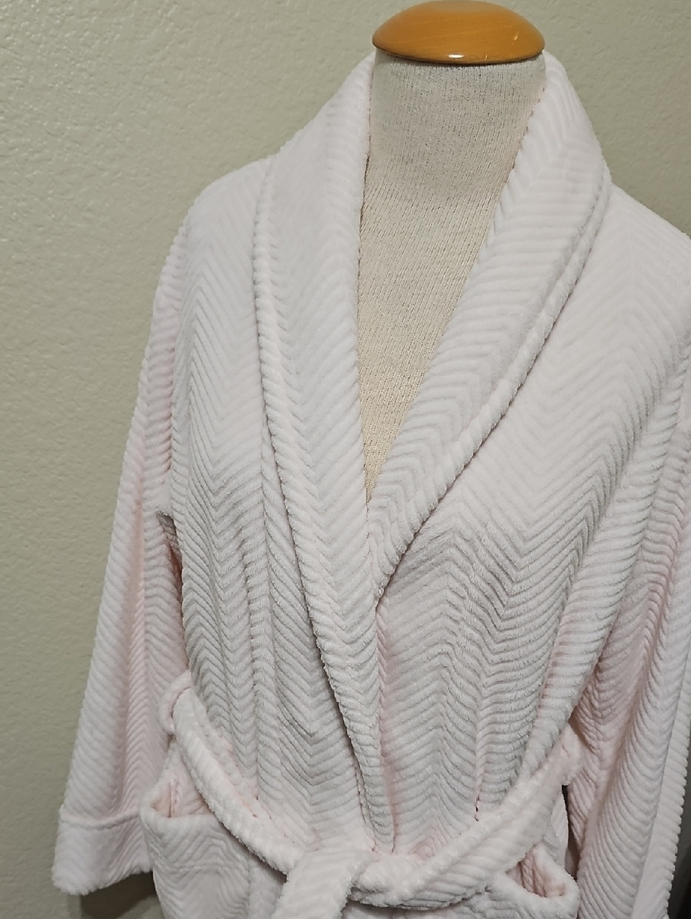 Daniel Buchler Short Robe - Picture 3 of 8